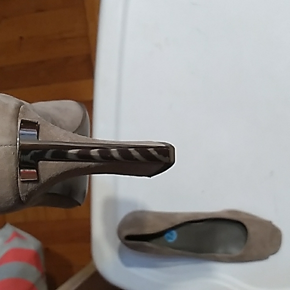 Suede heels open toe Never worn - Picture 4 of 5